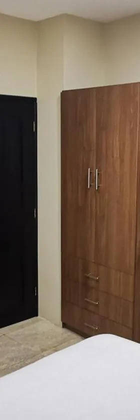 Habitación A independiente para parejas o ejecutivos，位于曼塔的酒店