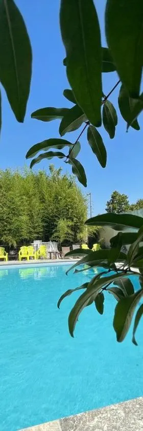 Logis NIMOTEL Hôtel Cosy，位于尼姆的酒店