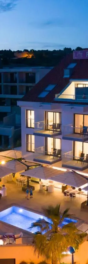 Boutique Hotel Life，位于罗戈兹尼察的酒店