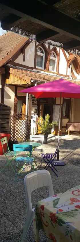 杜省里维格之家酒店，位于Charette的酒店