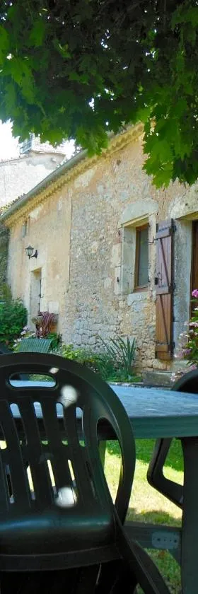 Les Hauts de Sentelines cottage，位于Gavaudun的酒店