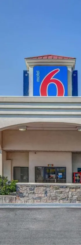 Motel 6-Calhoun, GA，位于卡尔霍恩的酒店