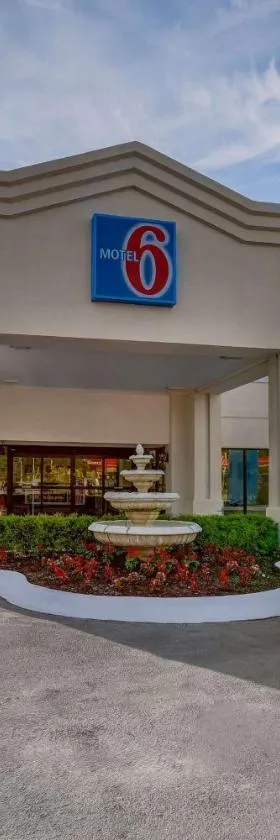 Motel 6-Jacksonville, NC，位于杰克逊维尔的酒店