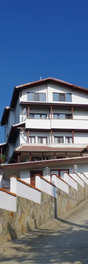 戴安娜家庭旅馆，位于Lyaskovo的酒店