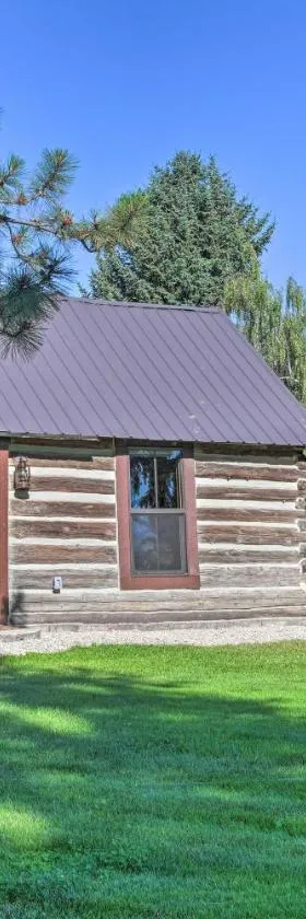 Montana Retreat Original Hamilton Log Cabin!，位于Hamilton的酒店