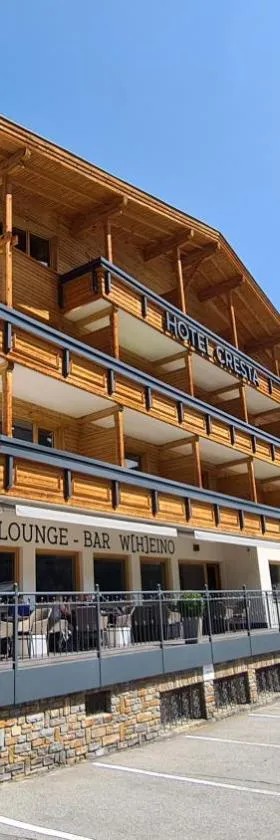 Hotel Cresta，位于萨姆瑙恩的酒店