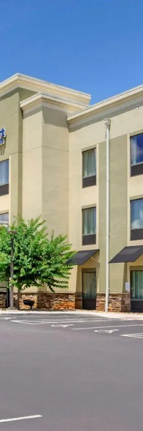 Comfort Inn & Suites Lynchburg Airport - University Area，位于林奇堡的酒店