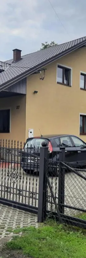 Noclegi KOZINIEC，位于Bóbrka的酒店