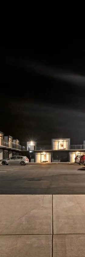 The Com Plex Motel，位于卡塔尼的酒店