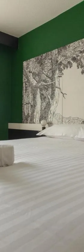 The Originals City Hôtel Bordeaux Porte du Bassin，位于格拉迪尼昂的酒店