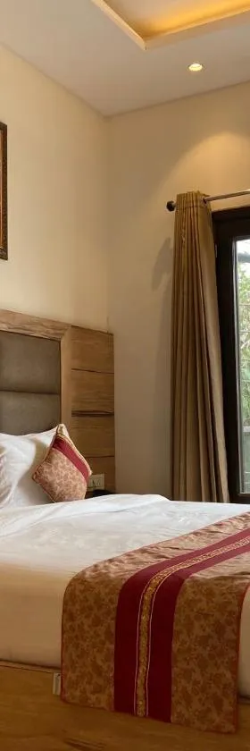 Hotel Exotic - 5 min walk from Golden Temple，位于阿姆利则的酒店