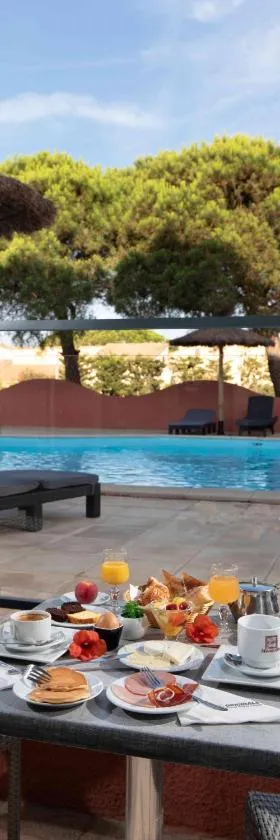 The Originals City, Relax'Otel & Spa, Le Barcarès，位于乐巴凯尔斯的酒店