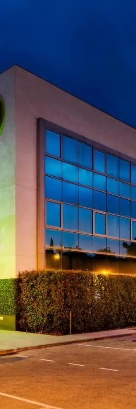 B&B HOTEL Barcelona Sant Cugat，位于圣库加特德尔瓦勒斯的酒店