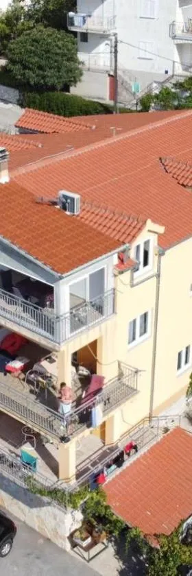 Apartments Mara Seget Vranjica，位于希杰弗朗吉卡的酒店