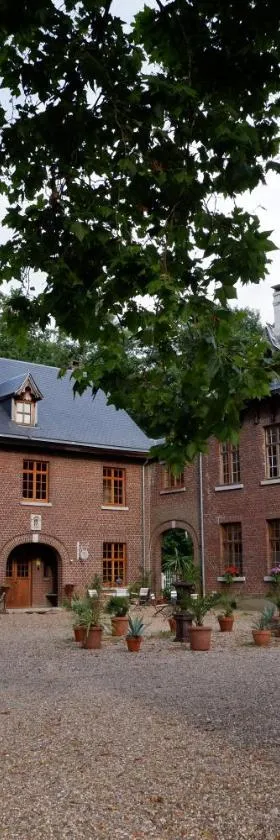 Het Domherenhuis B&B, Restaurant Calice，位于赫斯登-佐尔德尔的酒店