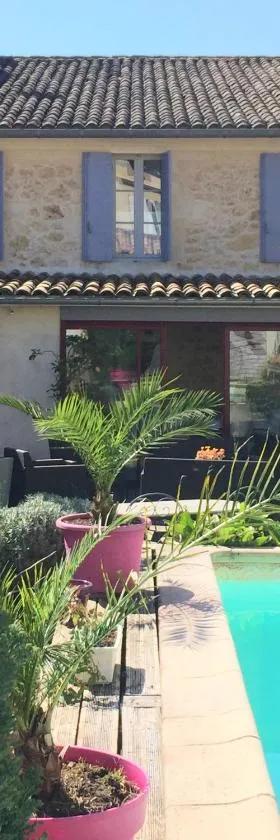 La Maison du Bourg proche St Emilion，位于皮斯甘的酒店