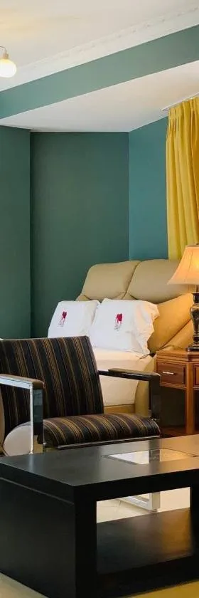 LEYSHOF HOTEL，位于姆万扎的酒店