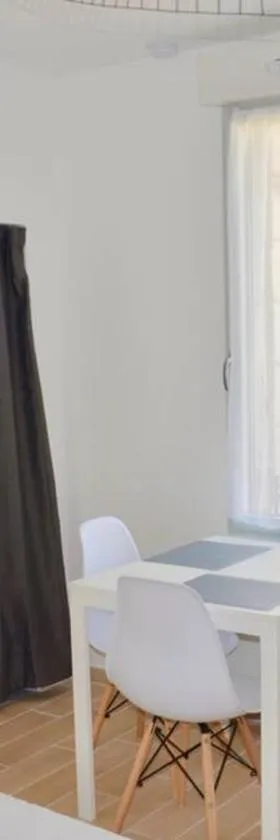 Superbe studio idéalement situé !，位于Avoine的酒店