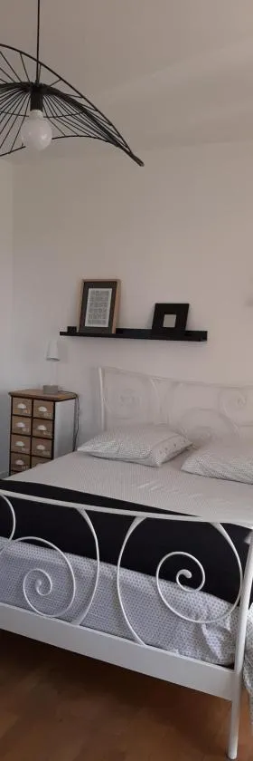 Gîte des Agapanthes，位于默兹河畔拉克鲁瓦的酒店