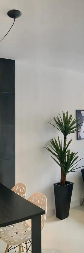 1103- Apartamento Encantador, amplo e decorado, mobiliario moderno, cozinha completa com utensílios , Excelente vista da cidade e localização privelegiada no bairro Bigorrilho，位于库里提巴的酒店