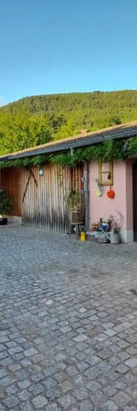 Charmant petit appartement avec bel exterieur.，位于圣阿玛尼的酒店