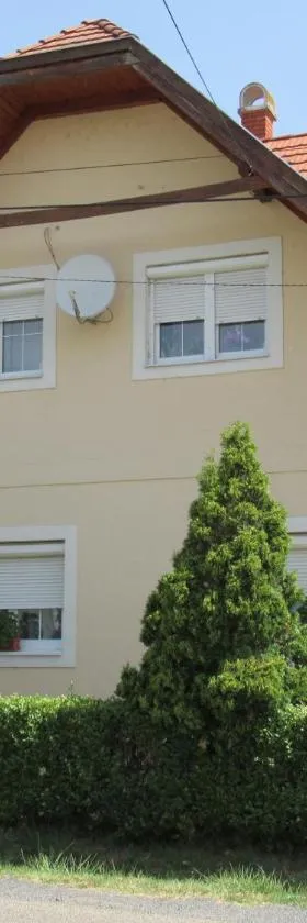 Gitta apartman Lesenceistvánd，位于Lesenceistvánd的酒店