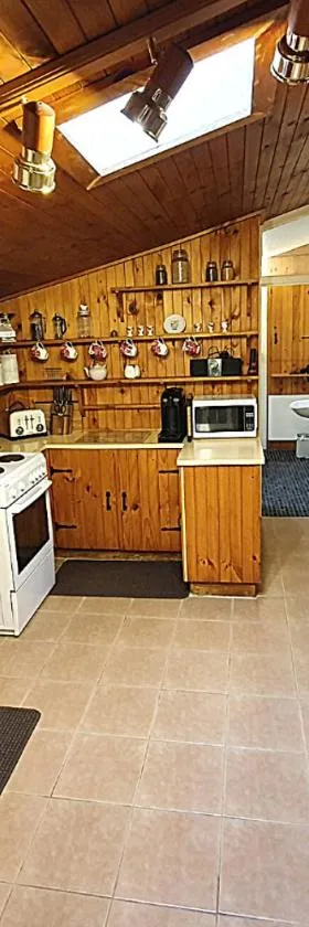 Miss Mabel Cottage，位于Burra的酒店