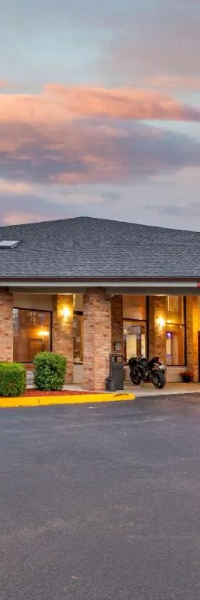 罗德威库珀斯维尔酒店，位于Coopersville的酒店