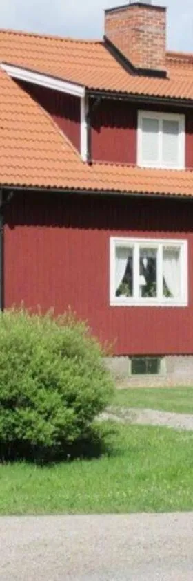 Egen lägenhet i 2-familjshus på landet.，位于Tierp的酒店