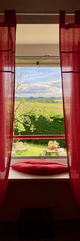 Maison d'hôtes l'Angevinière, chambre des Anges proche Mont-Saint-Michel，位于Saint-Laurent-de-Terregatte的酒店
