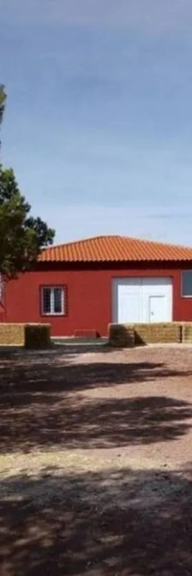 Casita de campo con vistas a una laguna，位于阿尔卡扎德三涓的酒店