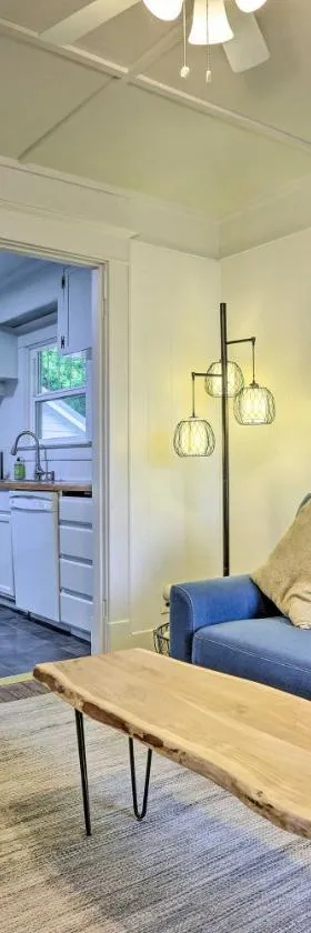 Pet-Friendly Baker City Escape with Private Yard!，位于贝克城的酒店