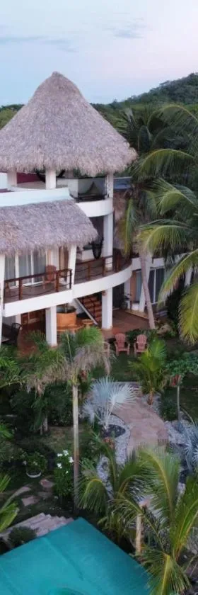 Alive Beach House，位于El Tránsito的酒店