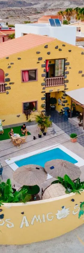 Los Amigos Nest Hostel，位于La Mareta的酒店