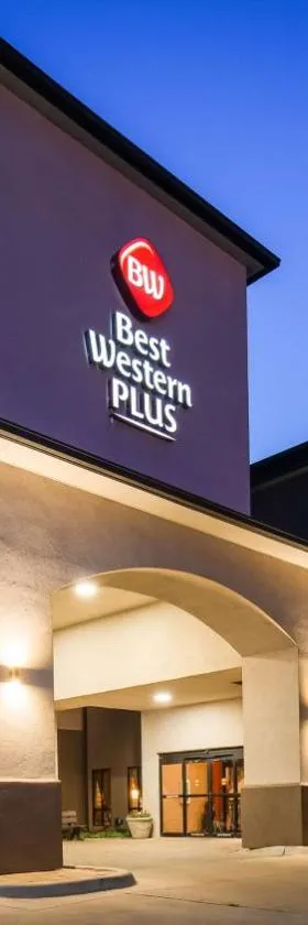 乡村贝斯特韦斯特PLUS套房酒店，位于道奇城的酒店
