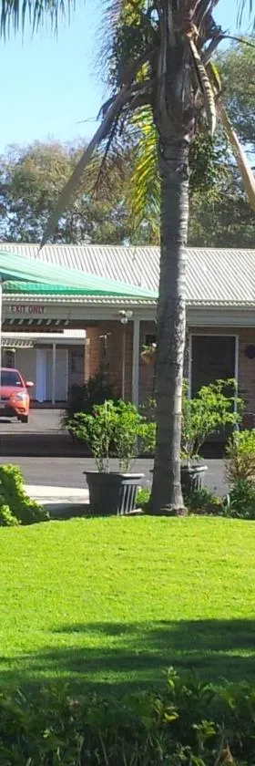 沙勒维尔丛林汽车旅馆，位于查尔维尔的酒店