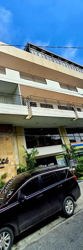 皇家套房公寓酒店，位于卡利博的酒店