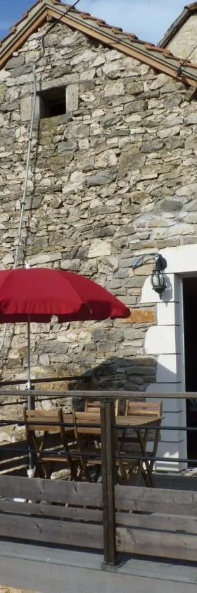Aux Pierres de Nozières，位于格拉马的酒店