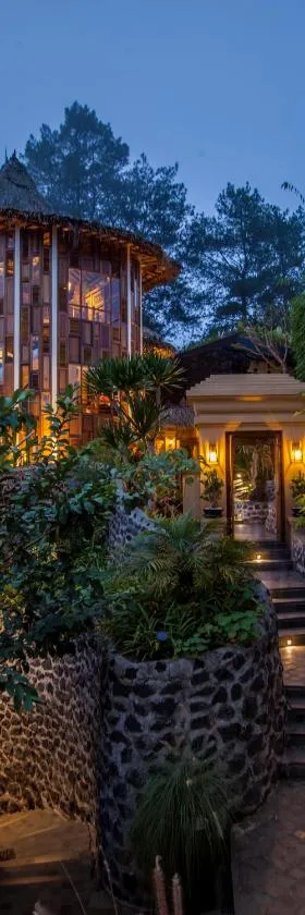 Tira Vilagna Suites & Spa，位于金塔马尼的酒店