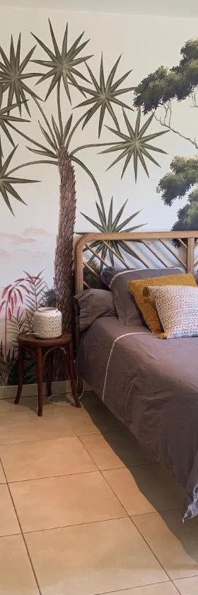 Chambre en Drôme Tropicale，位于沙伯伊的酒店