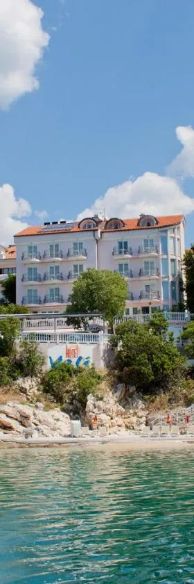 Hotel Vali Dramalj，位于茨里克韦尼察的酒店
