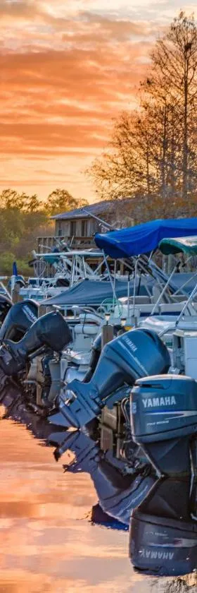 Camp Mack Lodge, Marina & RV Resort，位于莱克威尔士的酒店