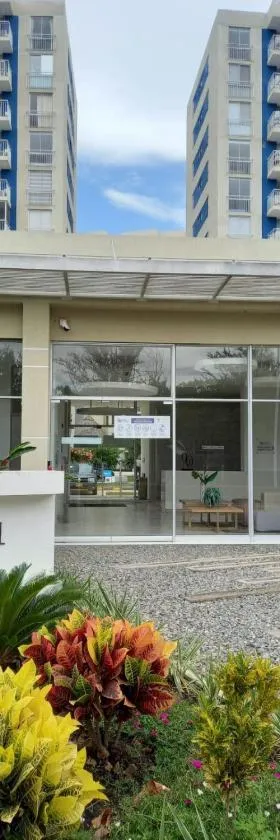 Excelente Apartamento Ricaurte, Puerto Azul Torre 10 Apto 208，位于里考尔特的酒店