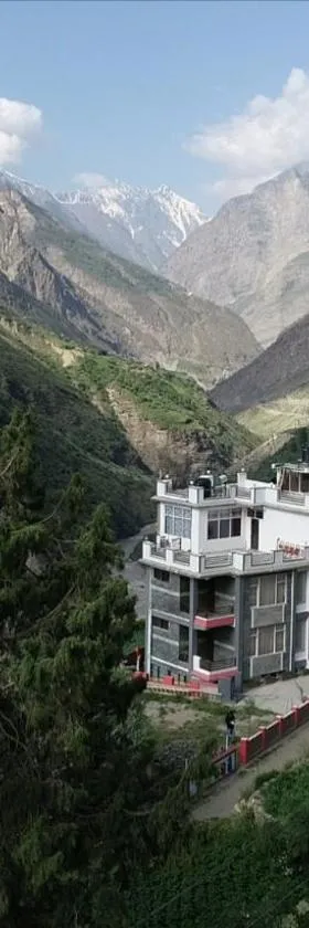 Hotel Blue Pine，位于Kyelang的酒店