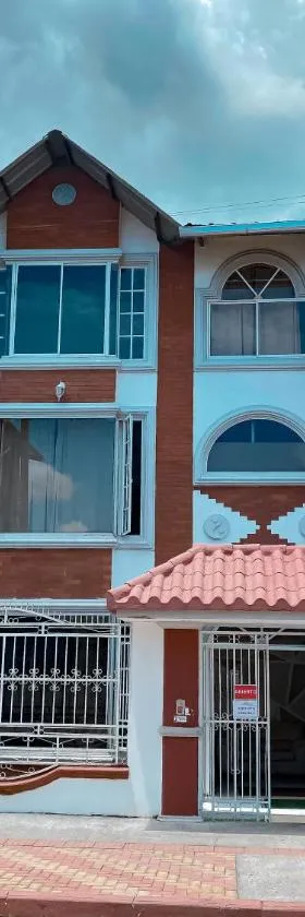 Hostal Casa Blanca，位于El Coca的酒店