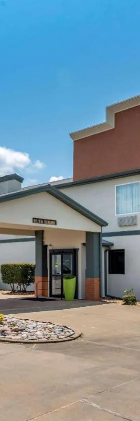 Quality Inn & Suites，位于Demopolis的酒店