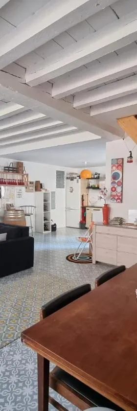Maison avec terrasse au coeur de Sancerre，位于桑塞尔的酒店