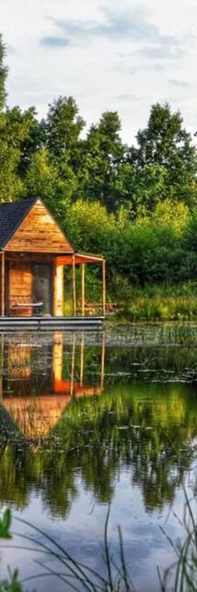 heather hut, off-grid cottage on a pond+2 ha，位于Darżkowo的酒店