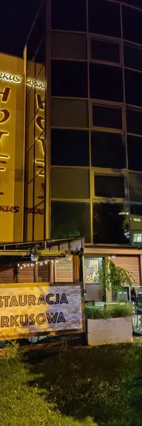 Hotel Turkus，位于雅罗斯瓦夫的酒店