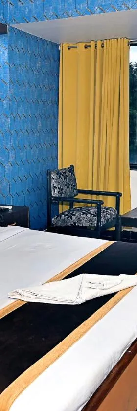 Hotel Rajhans International，位于帕格尔布尔的酒店